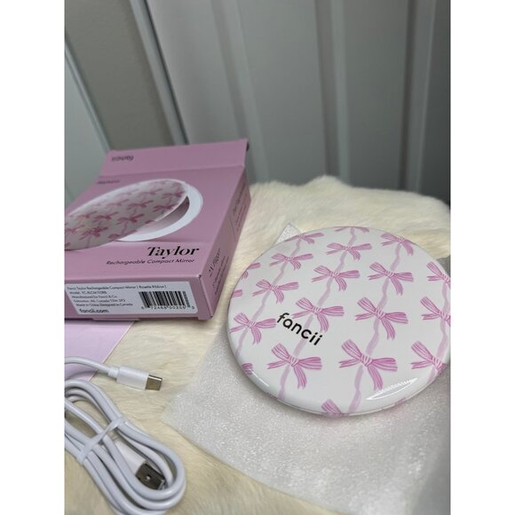 New Fancii Taylor Rechargeable Light Up LED Compact Mirror Rosette Ribbon Bows - Picture 1 of 11